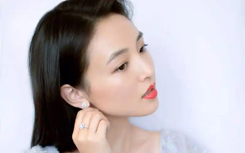 中国大陆湖北90后女演员吴倩清新甜美写真图片 - 第1页