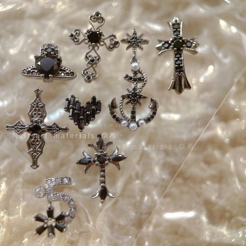 奈希新品赛博朋克暗黑美甲锆石金属潮酷爆闪克罗心十字架指甲配饰