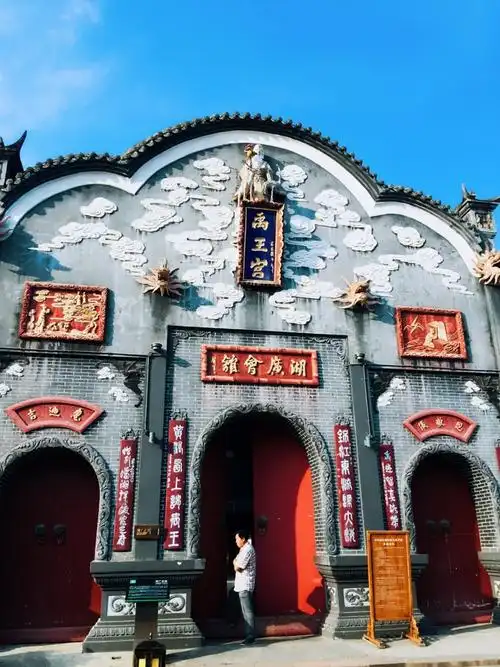 范杨作品《洛带.一个梦绕的古镇》