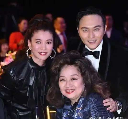 她宁可分手都不改身份,舞台为她破例,刘德华都是她的粉丝_徐小凤_事情