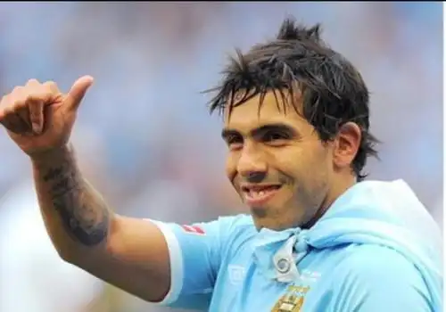 卡洛斯·阿尔贝托·特维斯,阿根廷现役足球运动员,司职前锋,现效力于