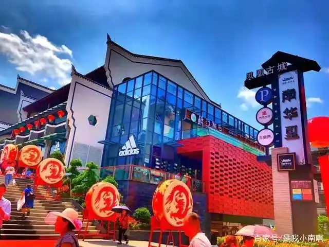 凤凰古城必去的网红打卡地,青山绿水似仙境,您去过吗?