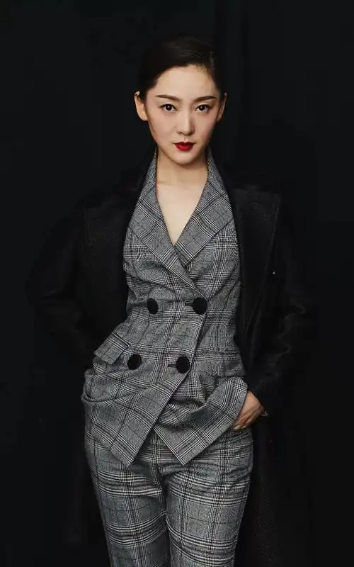 谈娱专访 | 曹馨月:知世故而不世故