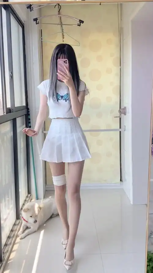 你是喜欢女生白还是瘦,还是腿长,选一个