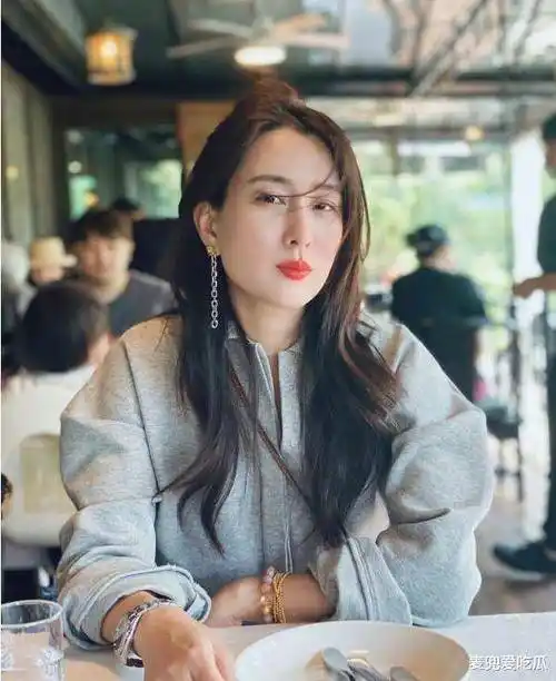 马苏晒立冬初雪照?笑靥如花状态好,被赞永远十八岁_男朋友_照片_显得