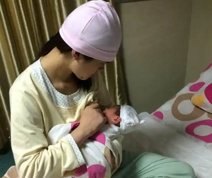 8岁男孩每天放学吃母乳妈妈的话让人唏嘘断奶晚的伤害有多大