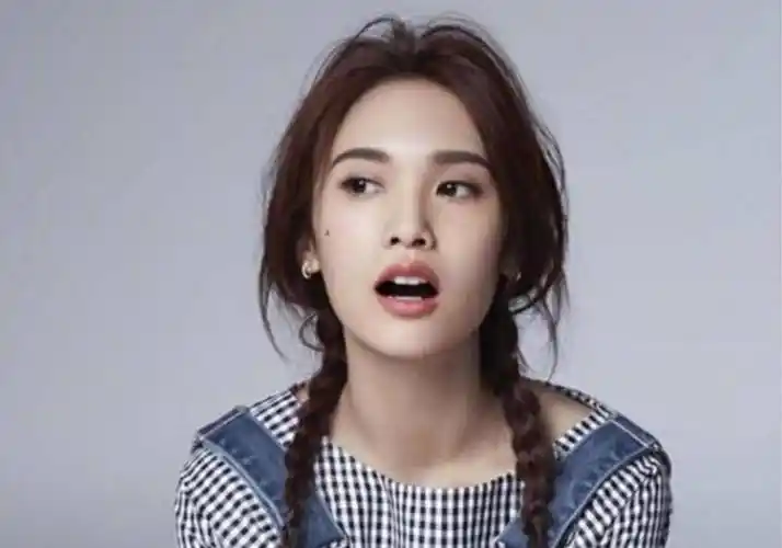 怡燃对杨丞琳的印象很是深刻,因为杨丞琳可是小编的初中时代的偶像剧