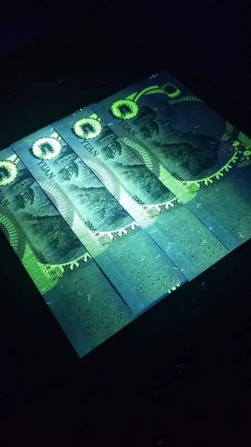 放漏:055背绿沙豹子号4张,绝品,反面下半部分全