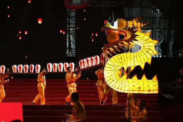 视频|舞龙高手集结!惠州上演"一夜鱼龙舞"中国式浪漫