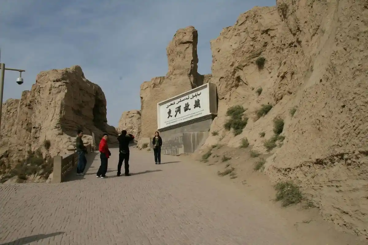 交河故城.位于新疆吐鲁番,是公元前2世纪至5世纪车师人开创和 - 抖音