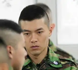 我是特种兵2里察猜的发型是啥发型,还有终极斗士3里尤里·伯伊卡的