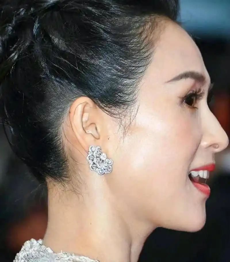 章子怡太美了[赞]脸型好看[赞]确实不错,羡慕汪峰,随时随地[赞][赞]