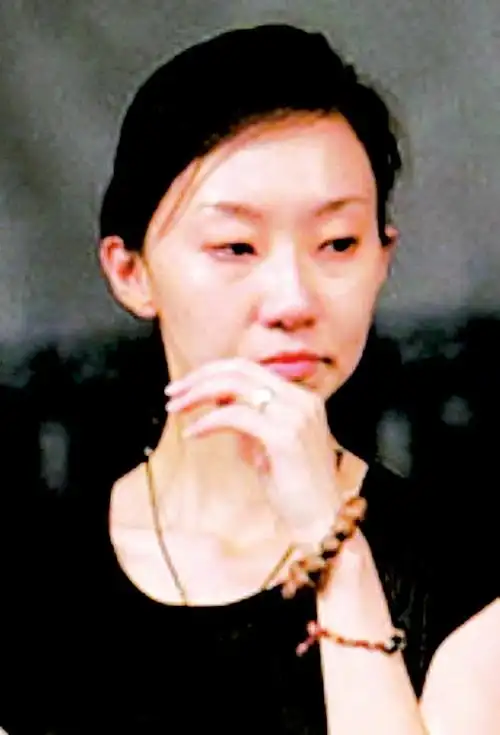 可侯耀文的小女儿妞妞还是未成年,如果妞妞也来分遗产的话,百分之百要