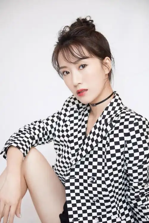 李念,纯美的外表加上温柔的性格,可谓氧气美女