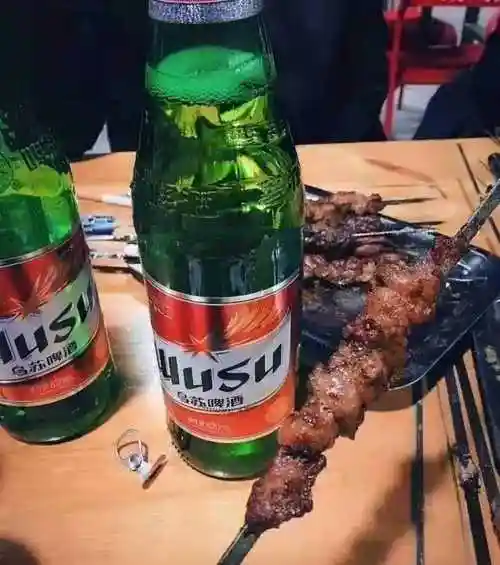 酒问丨新疆乌苏啤酒为何被称为"夺命大乌苏"? 普通人喝一瓶就倒