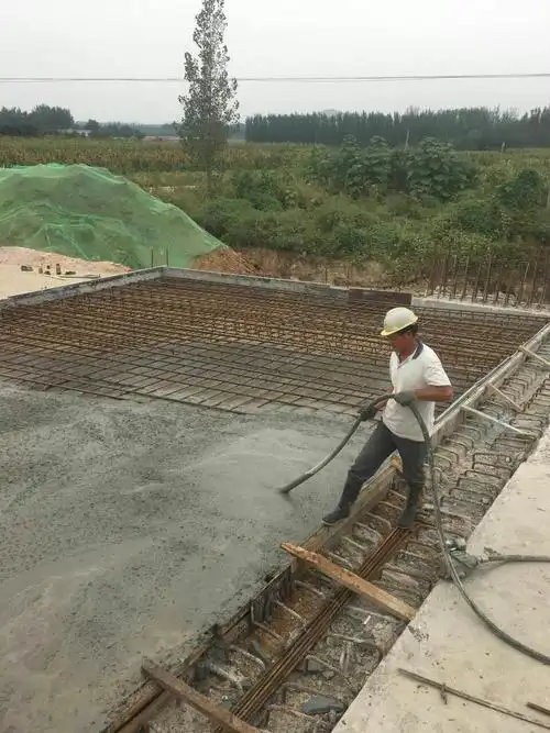 刘店南中桥3号右幅桥头搭板浇筑混凝土