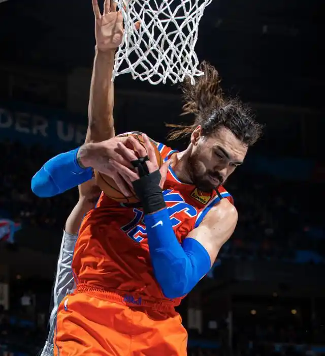 篮球场上的"海王"史蒂文·亚当斯