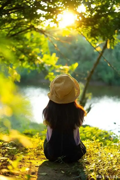 人像摄影组图:绿树成荫,美丽的女孩,靓丽的背影