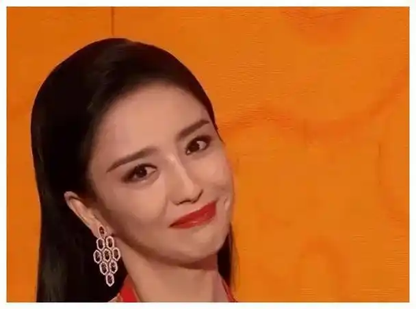 佟丽娅自称全班最丑看看她和神仙一般的班级合照