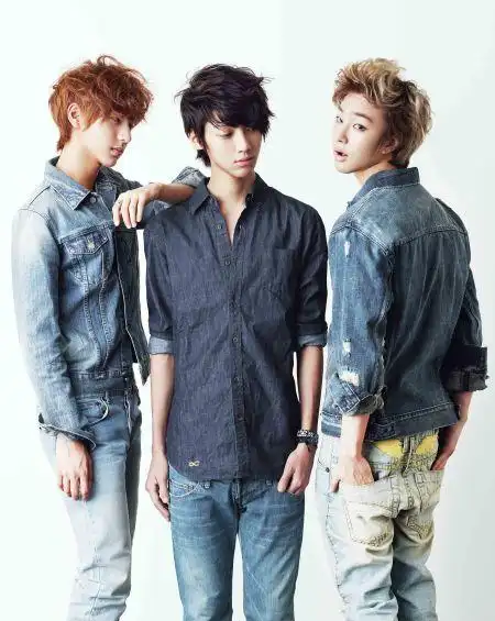 韩组合boyfriend牛仔装写真 张扬青春魅力四射
