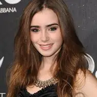 英国女明星莉莉柯林斯靓丽qq头像可爱脱俗的气质集高贵典雅于一身