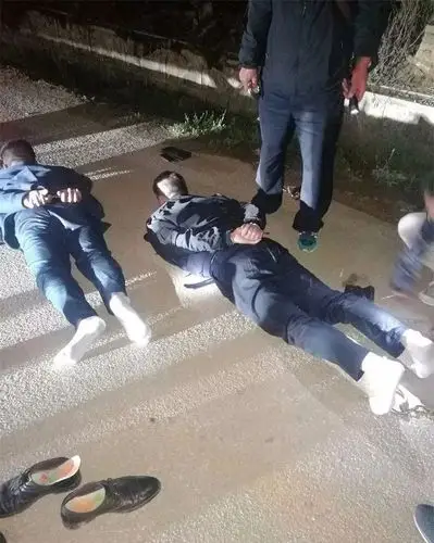 这不是拍电影,而是曲靖市麒麟警方抓捕毒贩的真实现场