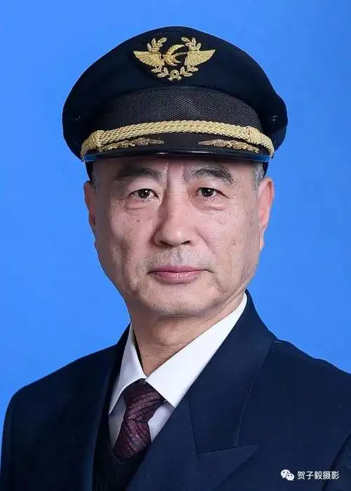中国民航功勋飞行机长杨建喜贺子毅摄影