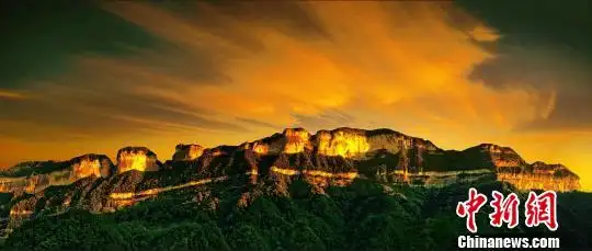 南川金佛山大睡佛. 陈荣森摄