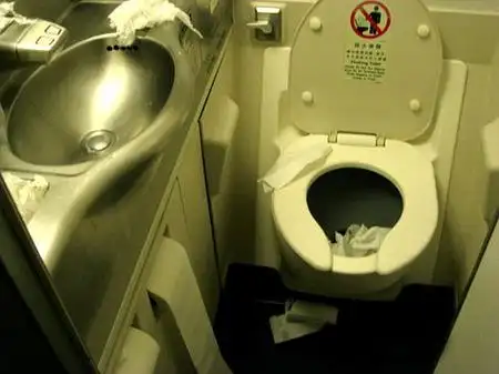 飞机上的厕所是什么样的