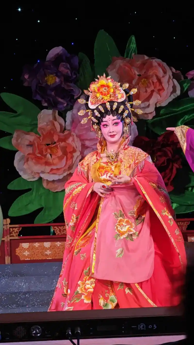 粤剧 【唐宫香梦证前盟】之"贵妃醉酒"剧照 梁筠菱#演出现 - 抖音