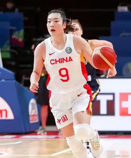 中国女篮12人出炉李月汝领衔后卫线升级杨力维姐妹携手入选