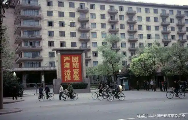 老照片1981年的中国这些散发时代回忆的老照片催人泪下