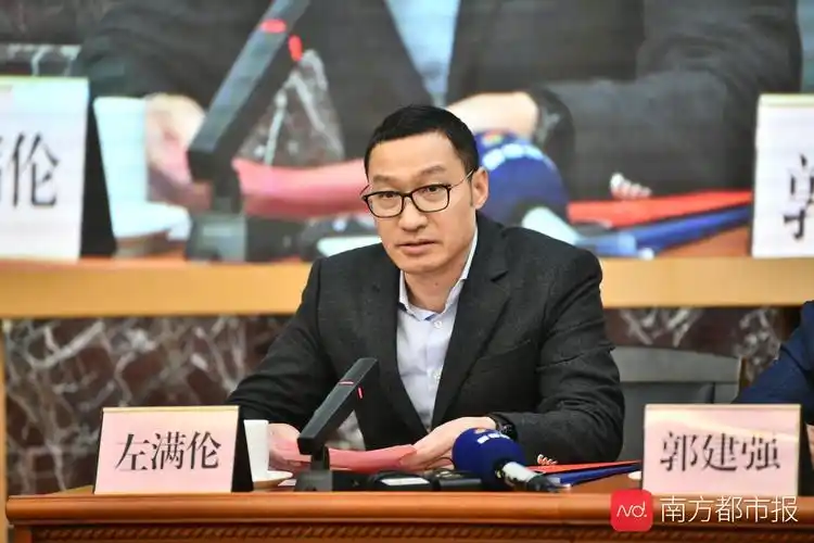 坚持科技创新,联塑拥有科研人员超一千人,授权专利超二千项