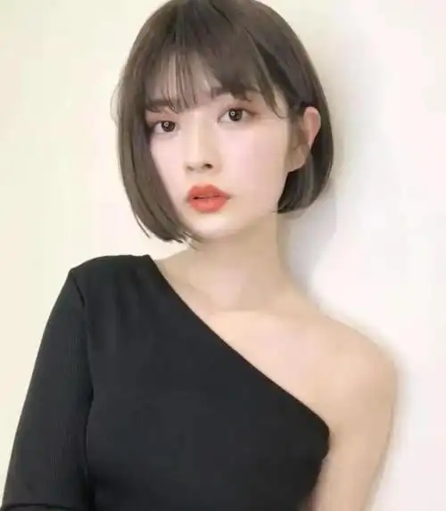 大脸女生适合的发型(时尚又减龄的女生发型)