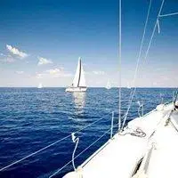 在游艇上男人头像_微信头像图片大全