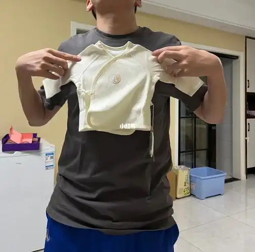 小宝贝的衣服也太小只太可爱了哈哈哈哈哈