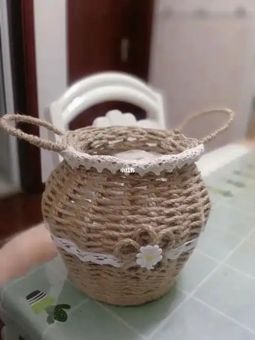 第一次用麻绳给自己做了个放手工用品的篮子,成就感爆棚遗憾的是没