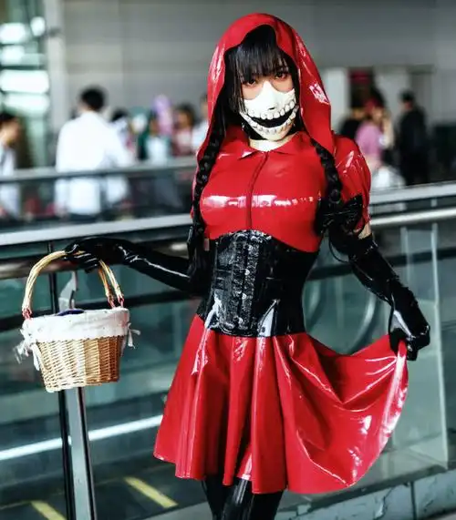 原创漫展禁止胶衣cos真的是因为尺度太大吗还是有人恶意为之