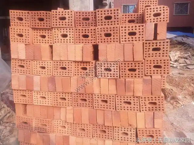 内墙在用多孔砖.