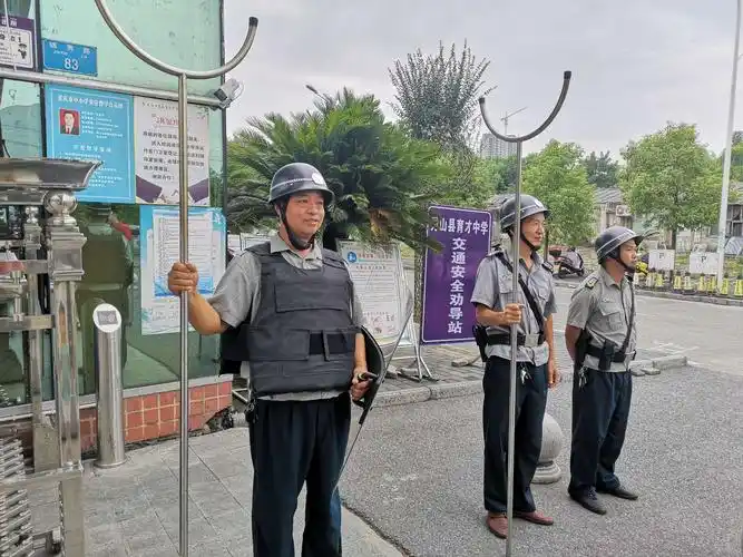 校园保安保驾护航