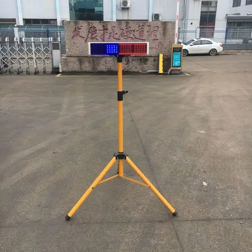 太阳能爆闪灯一体式分体式红蓝双面四片警示灯道路施工信号灯移动