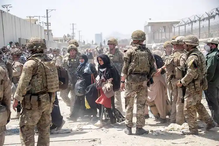 图记·阿富汗战争20年⑥|大撤退:各国在一片混乱中撤侨