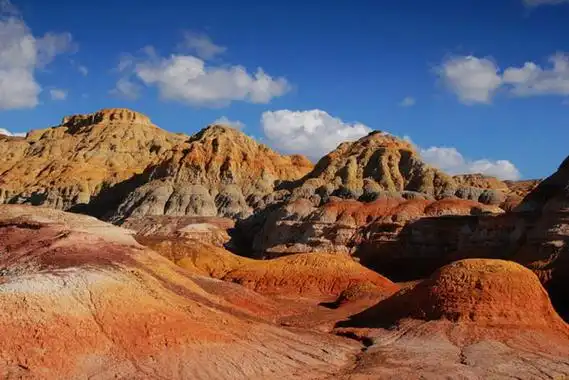 p data-id="go073va6wz">五彩城位于新疆 a target="_blank" href="