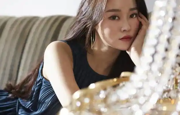 情感故事旅行时撞见了朋友妻子的私情去意外发现她的好