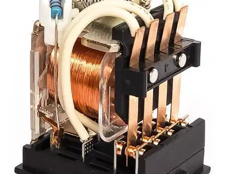 中间继电器的线圈装在u形的导磁体上,导磁体上面有一个衔铁,导磁体