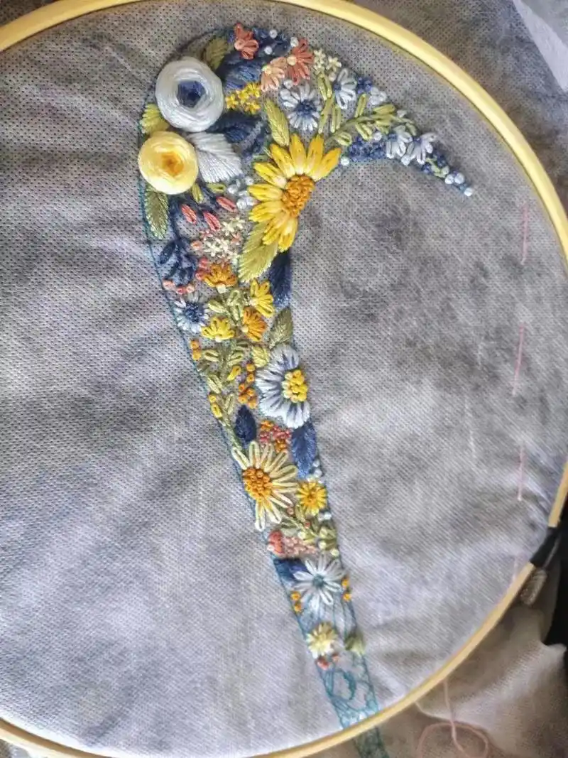手工刺绣耐克对勾花草图案.又一件成品完成73 - 抖音