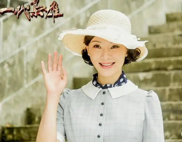 詹小楠一代枭雄旗袍秀艳丽动人风情正浓