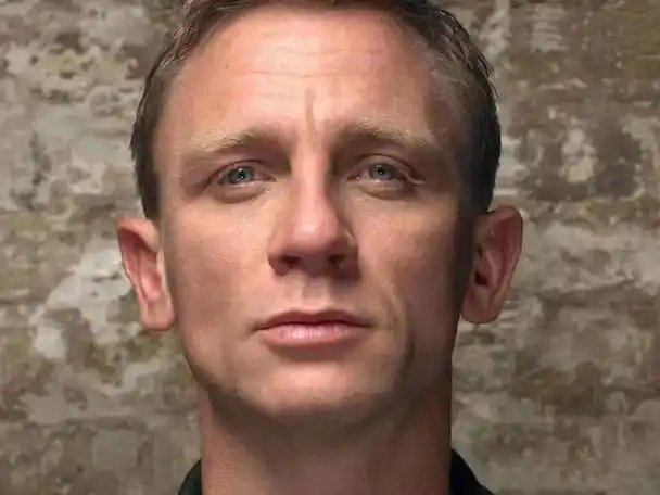 55岁男人的"眉毛变长",这意味着什么?或能证明长寿?