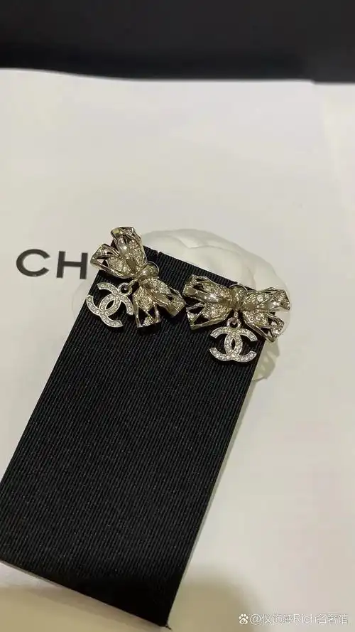 日常佩戴哦 精致度满分 越看越美～不愧是本季最爆的一款 #香奈儿耳钉