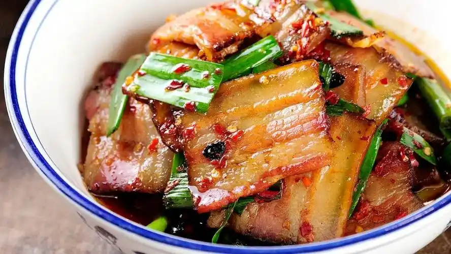 湘菜说话走访长沙藩后老街里的大师级小店——"大蒜炒腊肉"